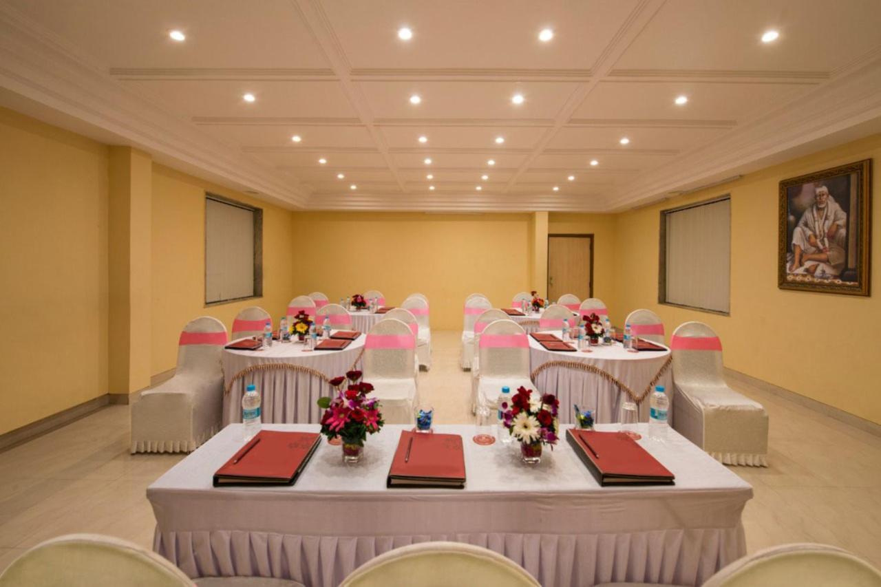Hotel Abigail Goradia'S Shirdi Ngoại thất bức ảnh